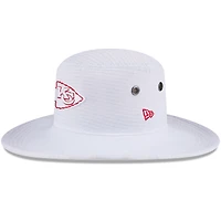 Bob New Era blanc pour homme des Kansas City Chiefs 2024 NFL Training Camp Panama