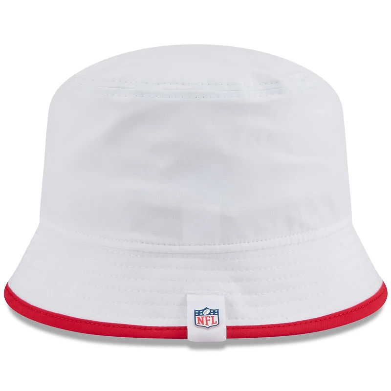 Bob New Era extensible blanche pour homme, camp d'entraînement NFL 2025 des Kansas City Chiefs