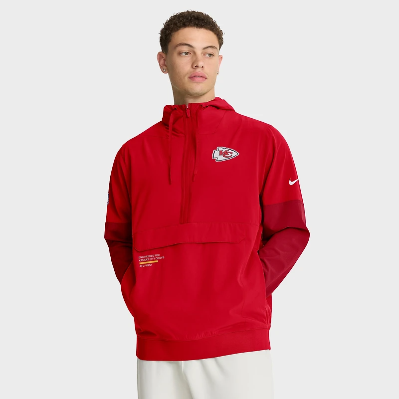 Veste à capuche Nike rouge/cramoisi 2025 Sideline Coaches Anorak pour homme des Kansas City Chiefs