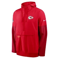 Veste à capuche Nike rouge/cramoisi 2025 Sideline Coaches Anorak pour homme des Kansas City Chiefs