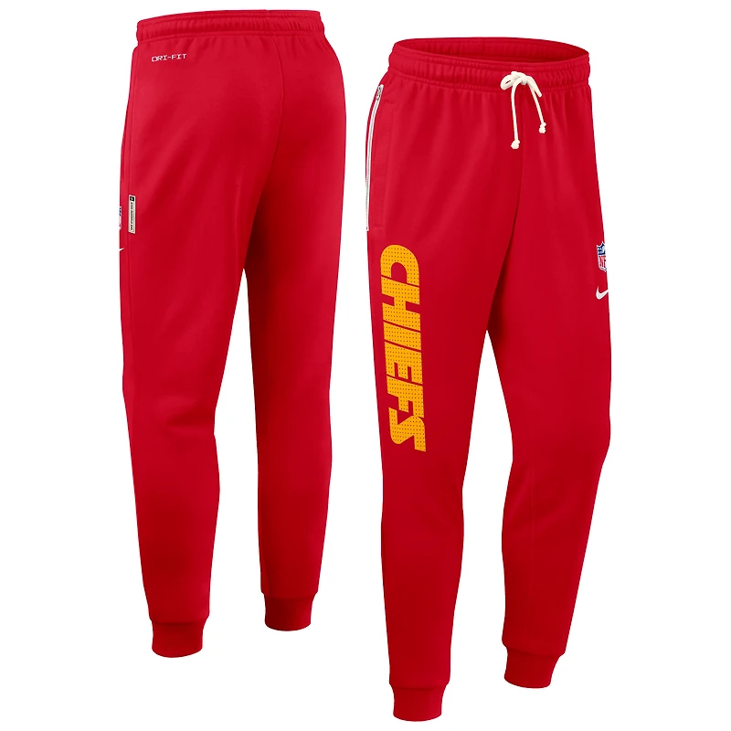 Pantalon Nike rouge Kansas City Chiefs 2025 Sideline Standard Issue Ground Game Dri-FIT Taper pour homme