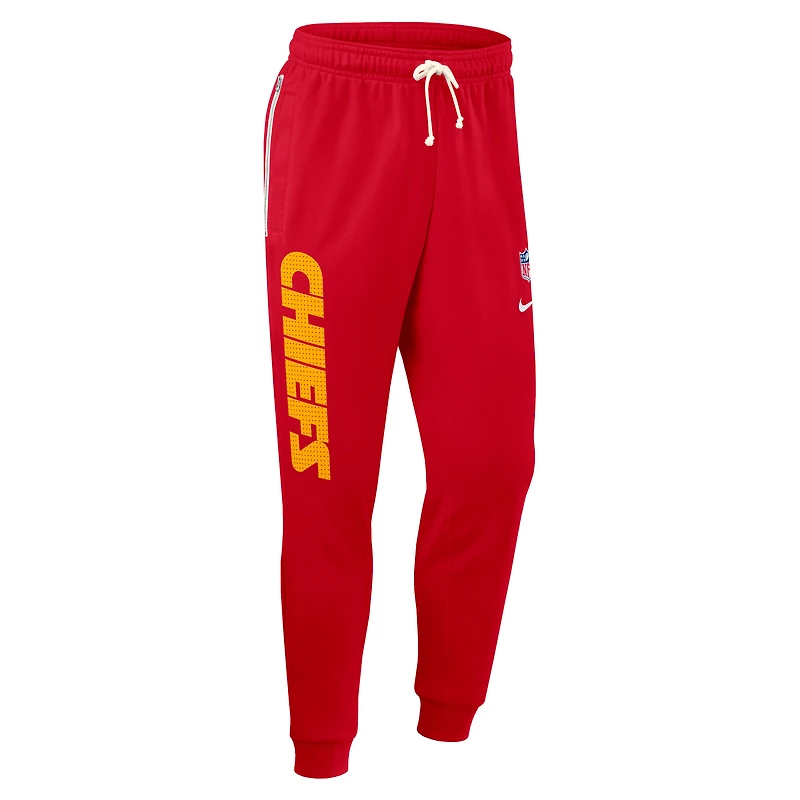 Pantalon Nike rouge Kansas City Chiefs 2025 Sideline Standard Issue Ground Game Dri-FIT Taper pour homme
