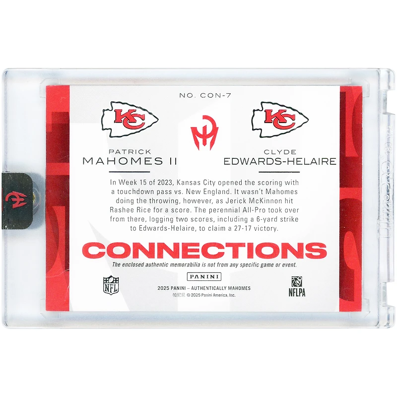Carte Panini Authentically Mahomes Holo Gold Dual Tri-Color Relics 2025 des Kansas City Chiefs, Patrick Mahomes et Clyde Edwards-Helaire #CON-7 #1/5