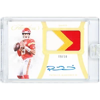 Patrick Mahomes Kansas City Chiefs Autographed 2020 Panini Flawless Holo Gold Tri-Color Jersey Relic #PA-PMA #9/10 Card