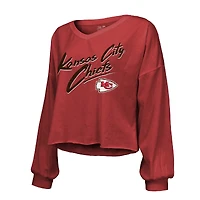T-shirt court à manches longues et col en V pour femme Majestic Threads Patrick Mahomes, rouge, avec nom numéro des Kansas City Chiefs, épaules dénudées, coupe décontractée