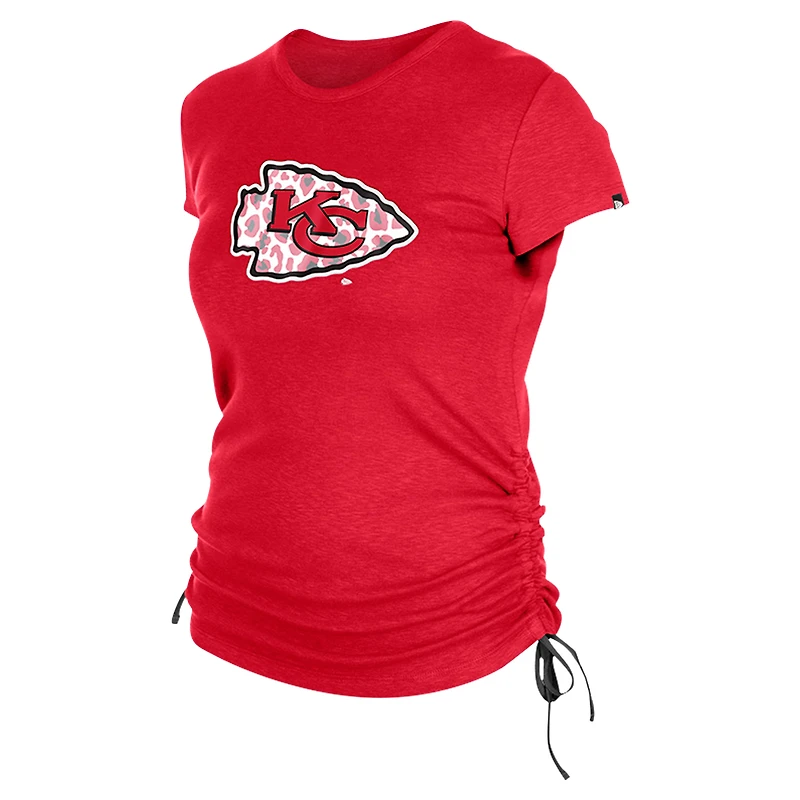 T-shirt rouge froncé sur le côté des Chiefs de Kansas City New Era pour femme