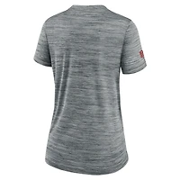 T-shirt Nike gris Kansas City Chiefs Sideline Velocity Dri-FIT pour femme