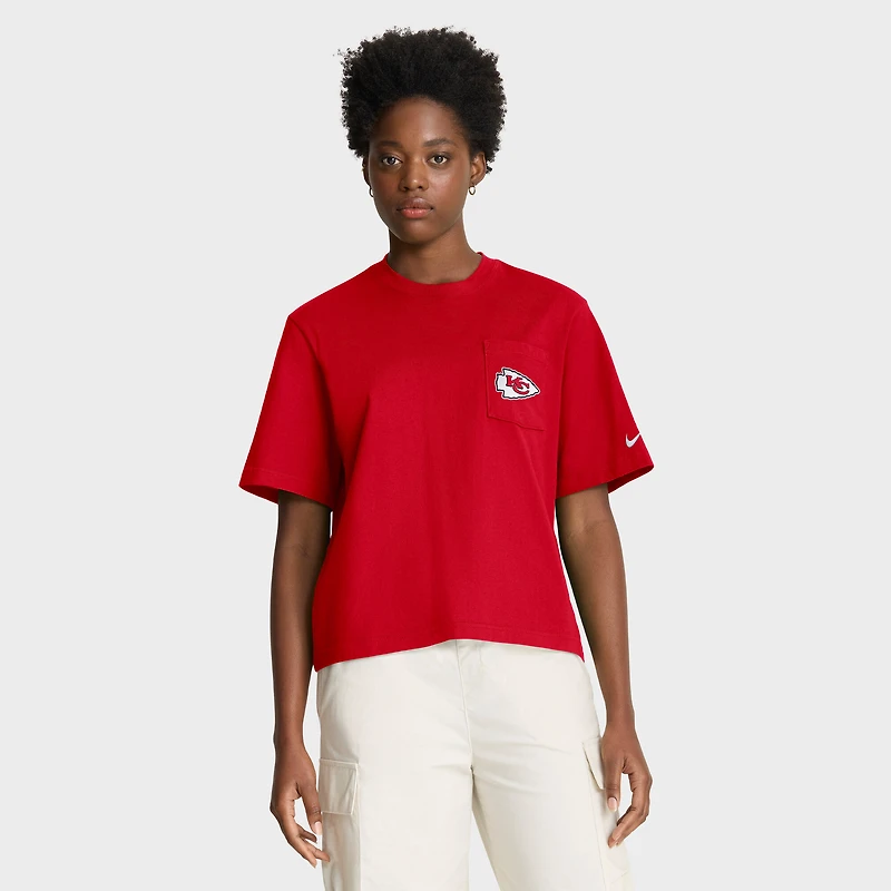 T-shirt Nike rouge Kansas City Chiefs Rewind à poche carrée pour femme