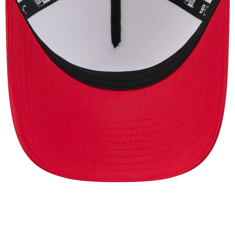 Casquette ajustable New Era 9FORTY blanche/rouge pour jeune Kansas City Chiefs, camp d'entraînement NFL 2025