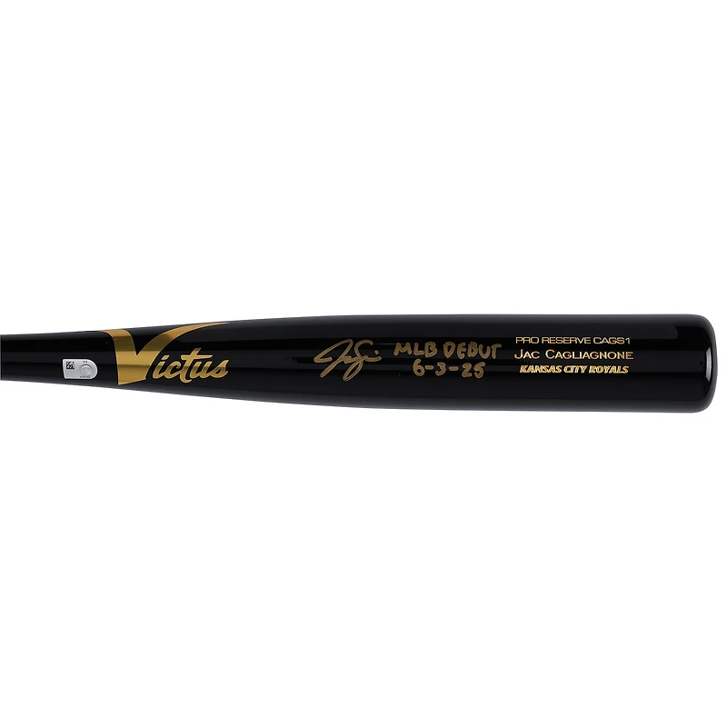 Bâton Victus Game Model autographié par Jac Caglianone des Royals de Kansas City avec inscription « Débuts en MLB le 3 juin 1925 ».