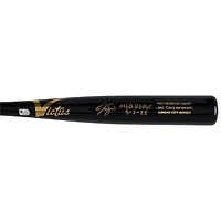Bâton Victus Game Model autographié par Jac Caglianone des Royals de Kansas City avec inscription « Débuts en MLB le 3 juin 1925 ».