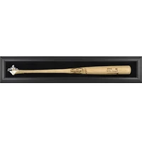 Bâton de baseball encadré noir, fixé au mur, avec logo des champions de la Série mondiale 2015 des Royals de Kansas City. Vitrine commémorative.