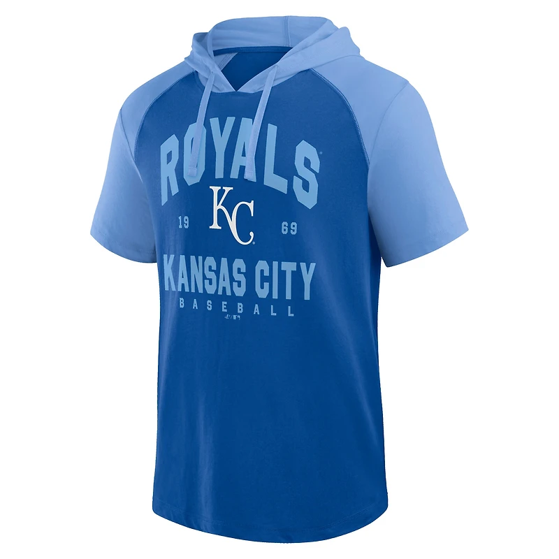 T-shirt à capuche et manches courtes raglan pour homme avec logo Athletic Royal des Kansas City Royals