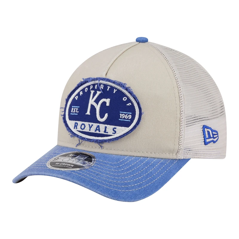 Casquette trucker New Era 9FORTY pour homme, beige clair/bleu roi, Kansas City Royals, modèle Frayed M-Crown A-Frame. Modèle ajustable.