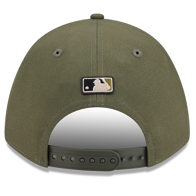 Casquette ajustable New Era 9FORTY pour homme, couleur olive, Kansas City Royals, édition spéciale Journée des forces armées 2026