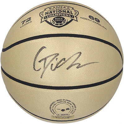 Trophée Wilson des champions du tournoi masculin NCAA 2022 dédicacé par les Kansas Jayhawks de Gradey Dick