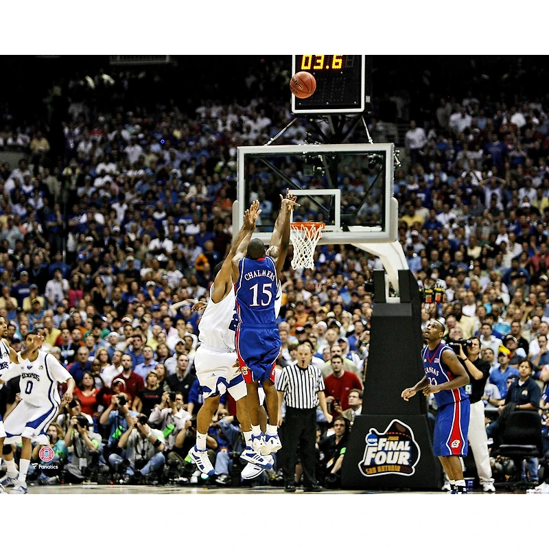 Photo non signée de Mario Chalmers, des Kansas Jayhawks, lors du match nul au championnat national masculin NCAA 2008
