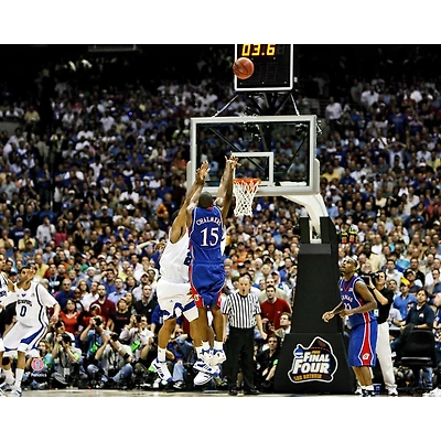 Photo non signée de Mario Chalmers, des Kansas Jayhawks, lors du match nul au championnat national masculin NCAA 2008
