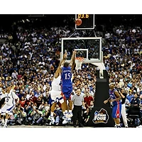 Photo non signée de Mario Chalmers, des Kansas Jayhawks, lors du match nul au championnat national masculin NCAA 2008