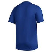 T-shirt d'avant-match de basket-ball adidas Royal Kansas Jayhawks Fadeaway AEROREADY pour homme