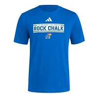 T-shirt d'avant-match adidas Royal Kansas Jayhawks pour homme, avec slogan de vestiaire