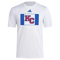 T-shirt adidas blanc Kansas Jayhawks 2024 KC pour homme
