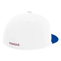 Casquette de baseball ajustée sur le terrain des Kansas Jayhawks adidas pour hommes