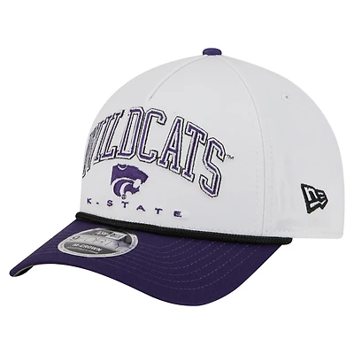 Casquette ajustable 9FORTY A-Frame M-Crown pour homme New Era, blanche/violette, Kansas State Wildcats, avec corde bicolore Arch