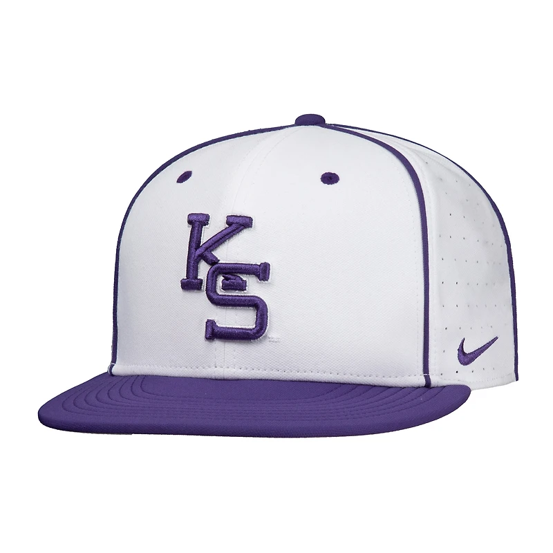 Casquette de baseball Nike blanche Kansas State Wildcats 2025 On-Field True Performance pour homme