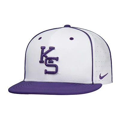 Casquette de baseball Nike blanche Kansas State Wildcats 2025 On-Field True Performance pour homme