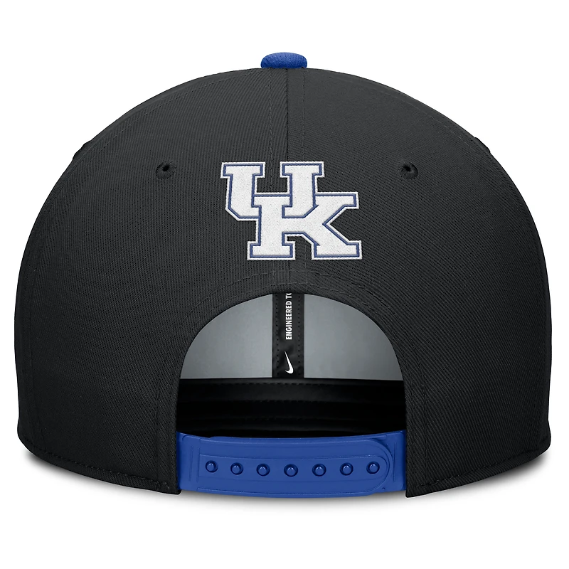 Casquette Nike noire/bleu marine Kentucky Wildcats 2025 Sideline Campus Pro Local Snapback pour homme