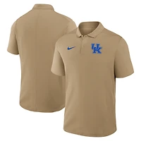 Polo Nike Tan Kentucky Wildcats Primetime Victory Primary Logo Performance pour homme