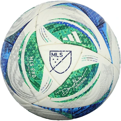 Ballon de football utilisé lors d'un match du LA Galaxy (saison 2025 de la MLS)