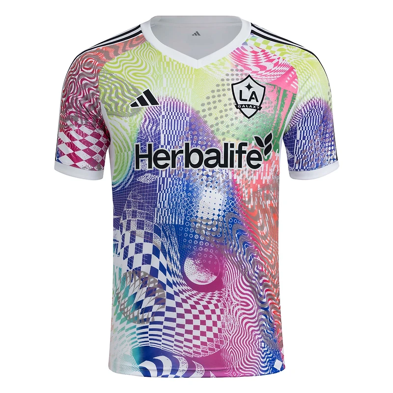 Haut d'avant-match adidas blanc LA Galaxy 2025 Pride pour homme