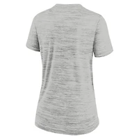 T-shirt Nike gris LA28 Velocity Performance pour femme, motif Jeux olympiques d'été