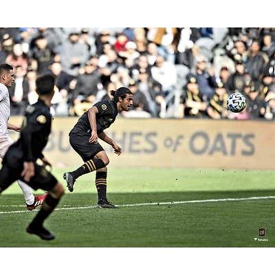 Photographie non signée du but gagnant LAFC de Carlos Vela