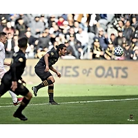 Photographie non signée du but gagnant LAFC de Carlos Vela
