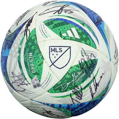 Ballon de football LAFC utilisé lors d'un match, autographié par 28 joueurs (saison 2025 de la MLS) - NF70438431