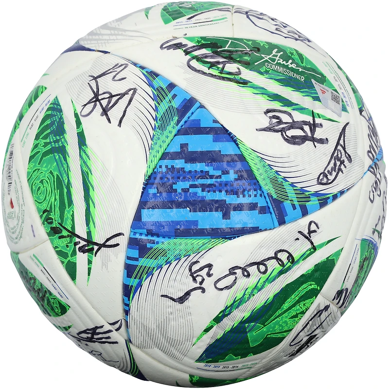 Ballon de football LAFC utilisé lors d'un match et autographié par 28 joueurs (saison 2025 de la MLS