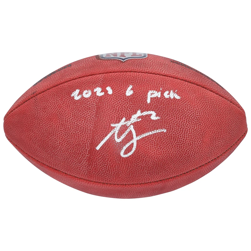 Ballon de football américain Wilson Duke en couleur, autographié par Ashton Jeanty des Raiders de Las Vegas, avec inscription « Choix n° 6 de la saison 2025 ».