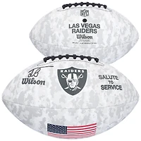 Jack Bech des Las Vegas Raiders a autographié le Salute To Service Wilson Football 2024