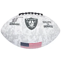 Jack Bech des Las Vegas Raiders a autographié le Salute To Service Wilson Football 2024