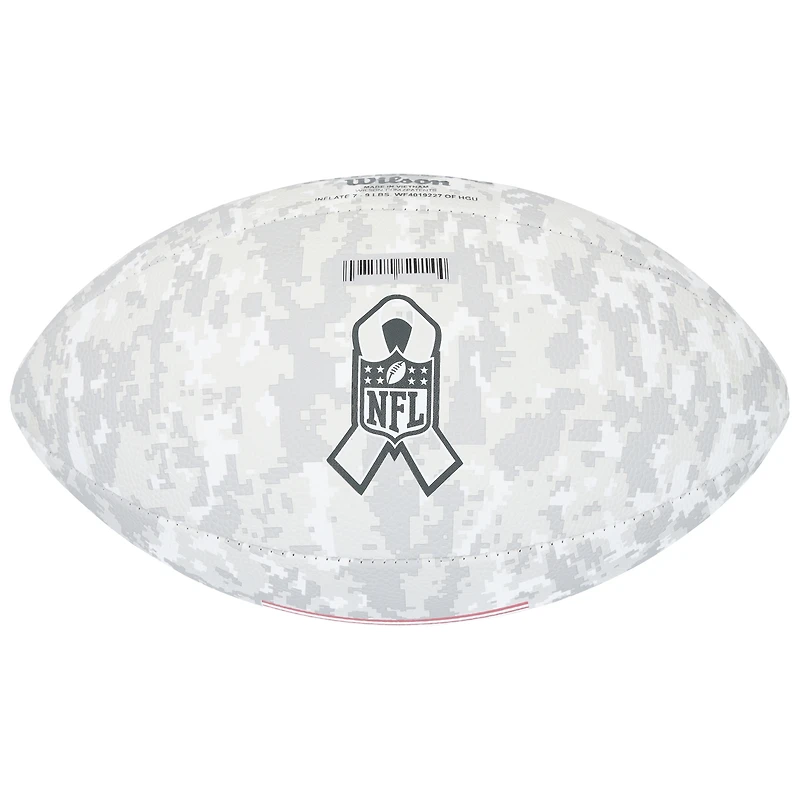 Jack Bech des Las Vegas Raiders a autographié le Salute To Service Wilson Football 2024
