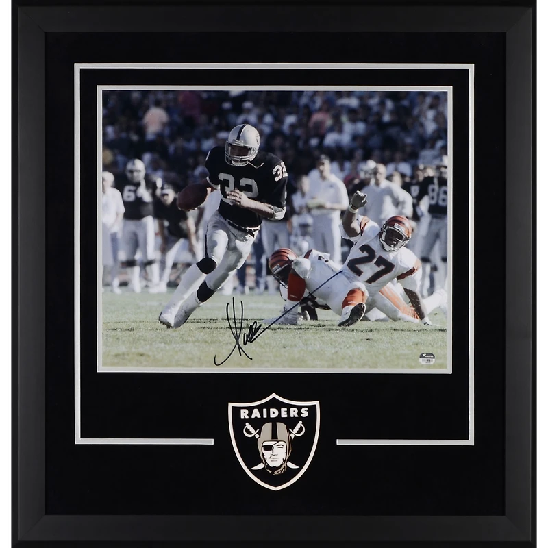 Photographie encadrée de luxe autographiée de Marcus Allen des Las Vegas Raiders contre les Cincinnati Bengals 16'' x 20''