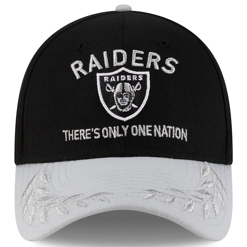 Casquette New Era 39THIRTY Flex noire/argentée pour homme, Las Vegas Raiders, draft NFL 2025