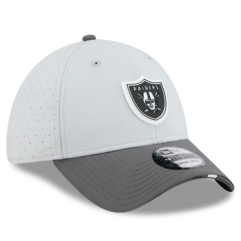 Men's New Era Gray/Graphite Las Vegas Raiders 2025 NFL Training Camp 39THIRTY Flex Hat