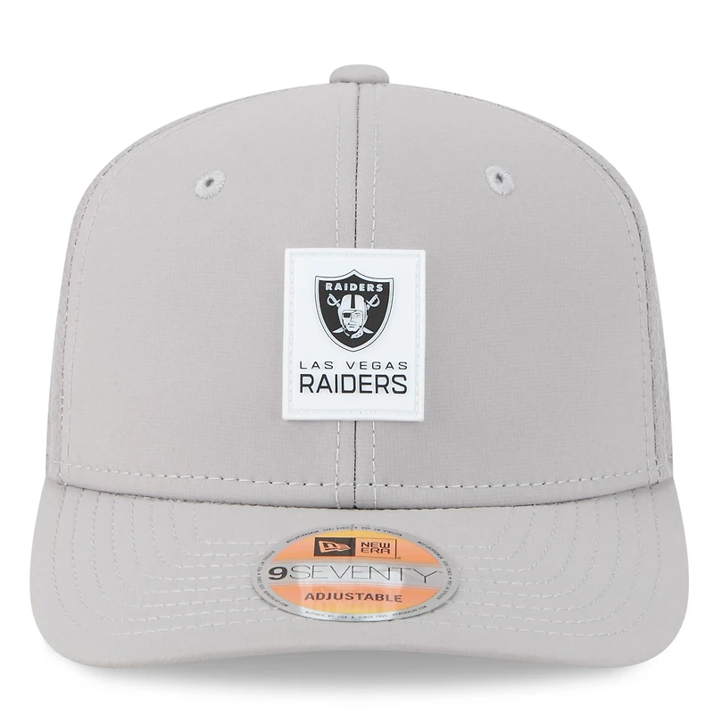 Casquette camionneur ajustable 9SEVENTY grise New Era pour homme, édition 2025 des Las Vegas Raiders