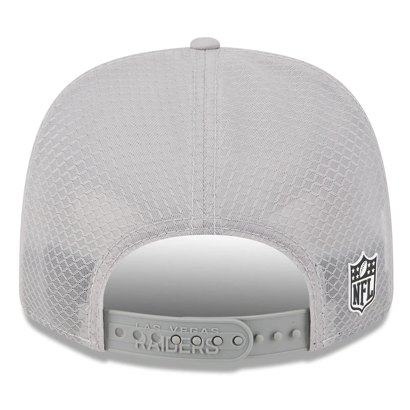 Casquette camionneur ajustable 9SEVENTY grise New Era pour homme, édition 2025 des Las Vegas Raiders