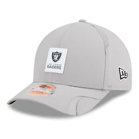 Casquette ajustable New Era grise Las Vegas Raiders 2025 Sideline M-Crown 9FORTY pour homme