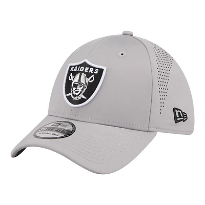 Casquette New Era Flex grise pour homme, modèle 39THIRTY perforé, Las Vegas Raiders